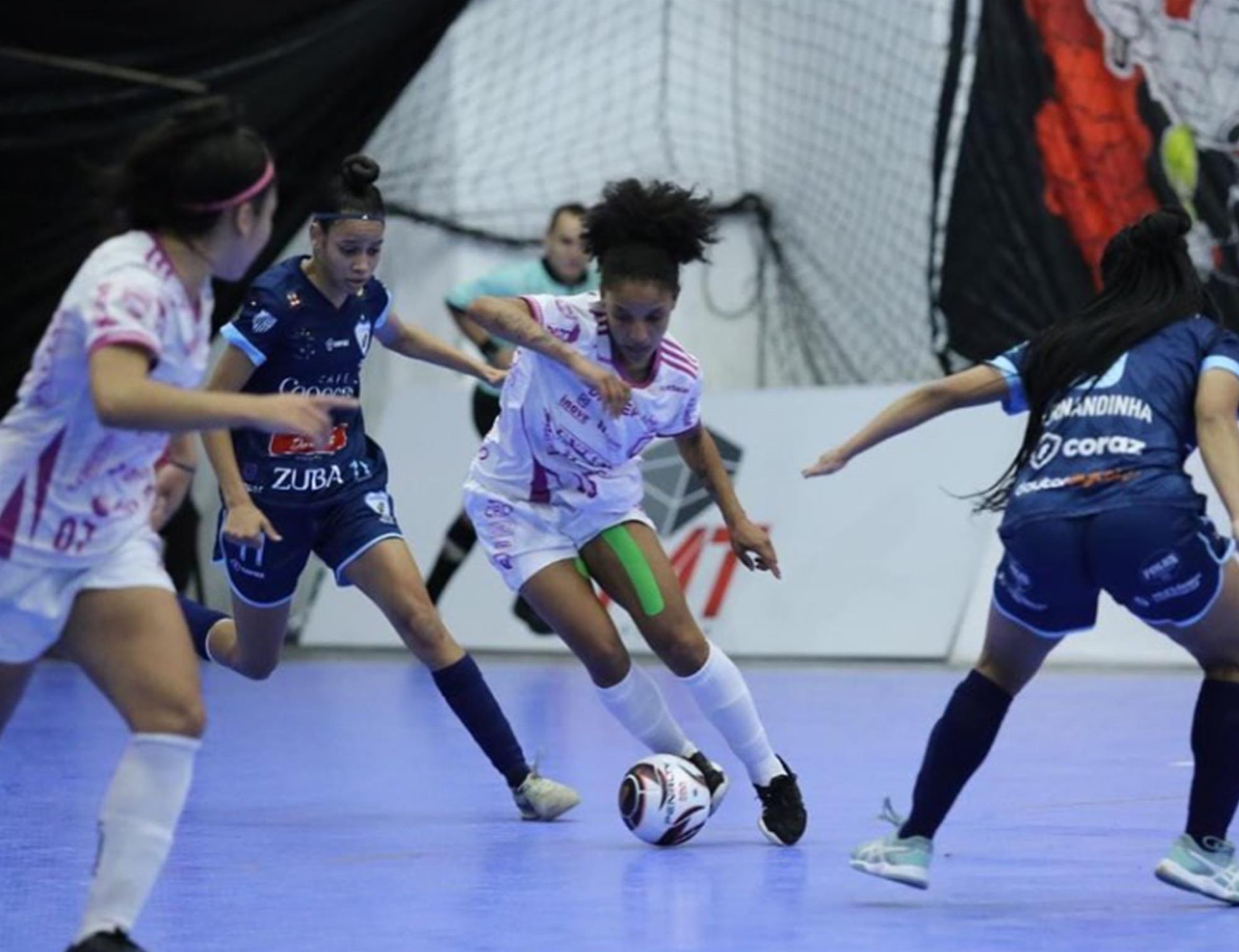 Londrina Futsal sai na frente nas quartas de final do Estadual